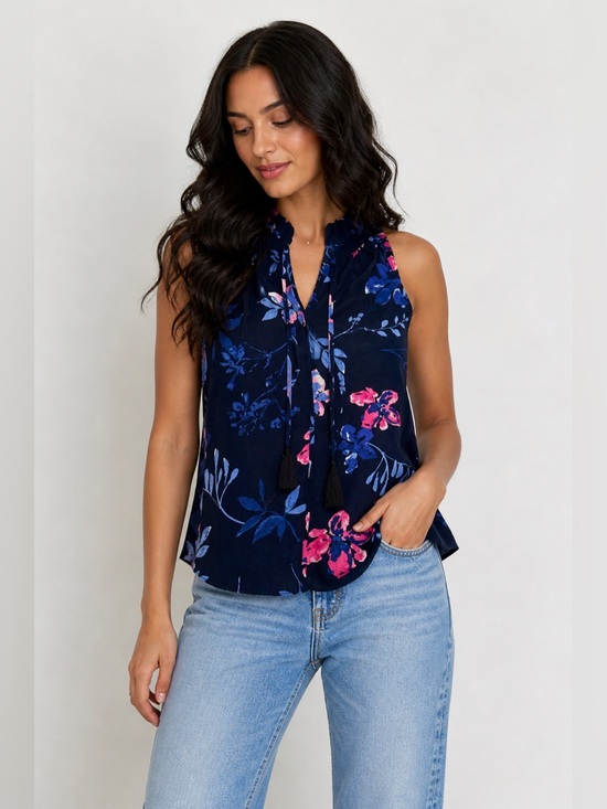 C&E Tops - c&e women’s size is x-small floral sleeveless blouse